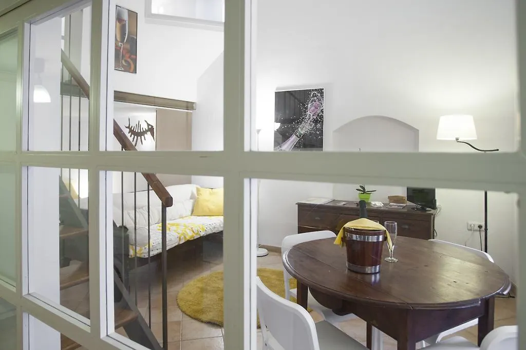 Stayingirona. Apartamento Cava contacts
